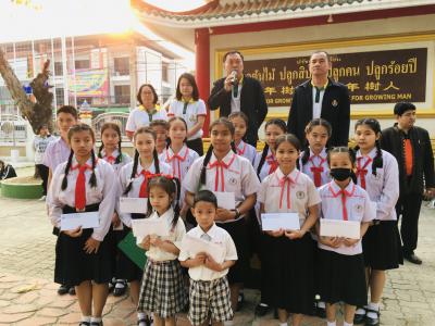 รับทุนการศึกษา สมาคมศิษย์เก่าโรงเรียนมัธยมวิทยา-ประชาวิทย์