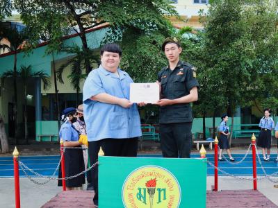 มอบโล่รางวัลและเกียรติบัตรแก่นักเรียนที่ได้รับรางวัลการแข่งขัน ในโครงการสานศิลป์ถิ่นมนุษย์ ครั้งที่ 10
