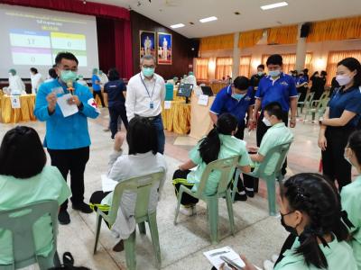 ภาพบรรยากาศการรับวัคซีน นักเรียนโรงเรียนมัธยมวิทยา