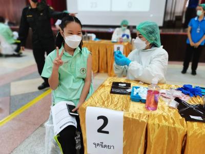 ภาพบรรยากาศการรับวัคซีน นักเรียนโรงเรียนมัธยมวิทยา