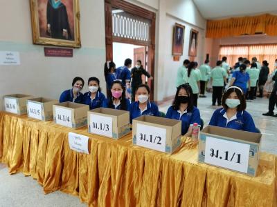 ภาพบรรยากาศการรับวัคซีน นักเรียนโรงเรียนมัธยมวิทยา
