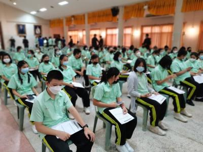ภาพบรรยากาศการรับวัคซีน นักเรียนโรงเรียนมัธยมวิทยา
