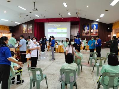 ภาพบรรยากาศการรับวัคซีน นักเรียนโรงเรียนมัธยมวิทยา