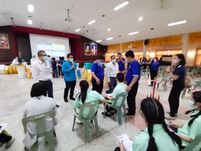 ภาพบรรยากาศการรับวัคซีน นักเรียนโรงเรียนมัธยมวิทยา